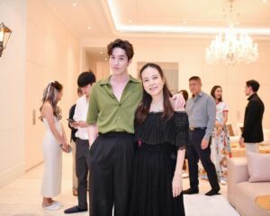 Thanapob Leeratanakachorn Instagram - So happy ;)

Thank you P’ @panglamsam and P’A for hosting a lovely party last night kub.
ดีใจที่ได้เจอทุกคนนะคร้าบ สนุกมากครับเมื่อคืน😆🤩