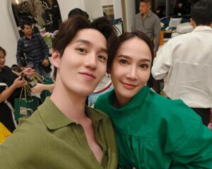 Thanapob Leeratanakachorn Instagram - So happy ;)

Thank you P’ @panglamsam and P’A for hosting a lovely party last night kub.
ดีใจที่ได้เจอทุกคนนะคร้าบ สนุกมากครับเมื่อคืน😆🤩