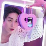 Thanapob Leeratanakachorn Instagram - 💖🔓 โดดเด่นกว่าที่เคยไปกับ OPPO X AMBUSH® @oppo @oppothailand ที่สุดของเคสฝาพับรูปหัวใจสำหรับ OPPO Find N3 Flip ที่เชื่อมโยงทั้งนวัตกรรมและความโฉบเฉี่ยวได้อย่างลงตัว #OPPOFindN3Flip #OPPOxAMBUSH #HappyFlippedYear