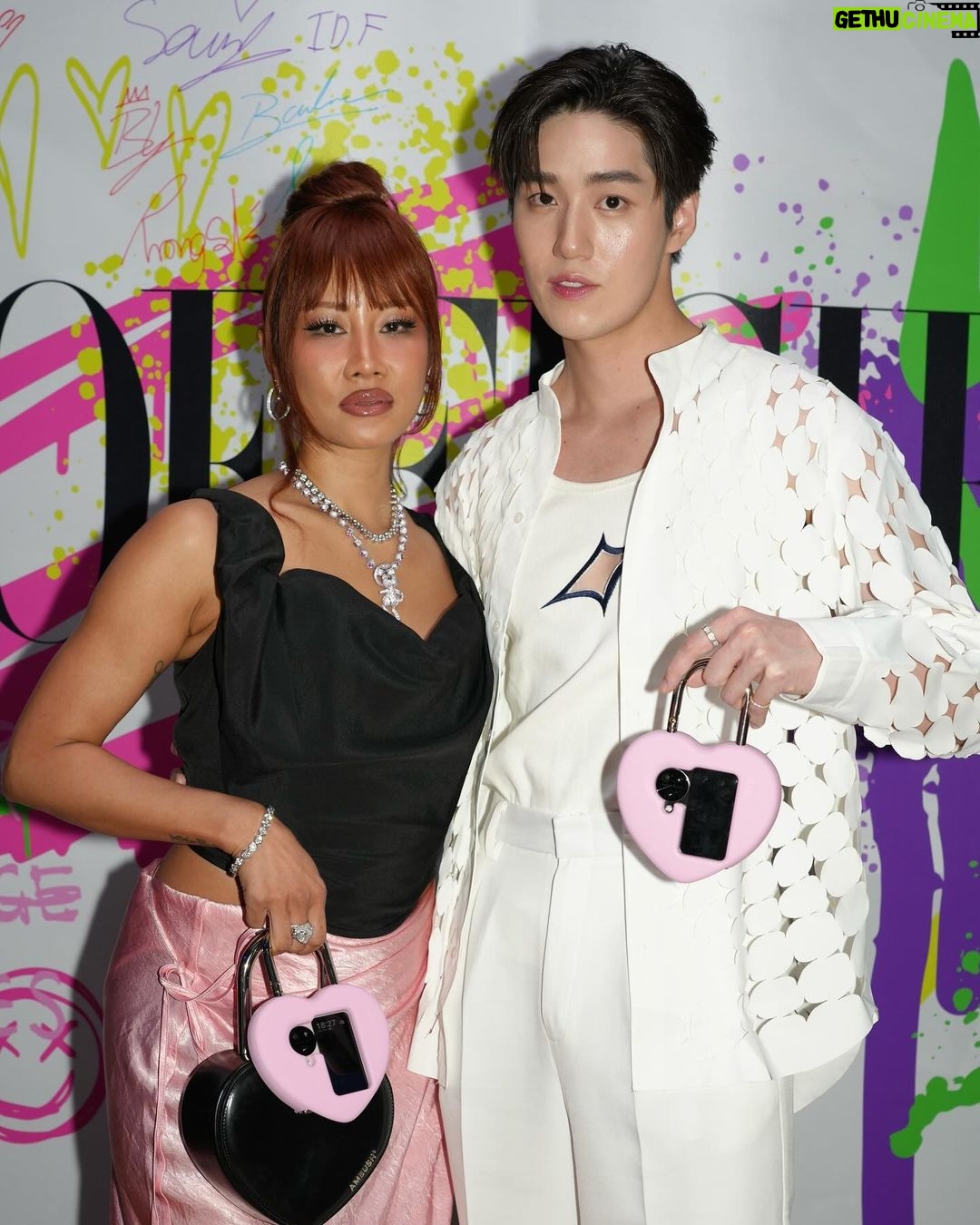 Thanapob Leeratanakachorn Instagram - 💖🔓 โดดเด่นกว่าที่เคยไปกับ OPPO X AMBUSH® @oppo @oppothailand ที่สุดของเคสฝาพับรูปหัวใจสำหรับ OPPO Find N3 Flip ที่เชื่อมโยงทั้งนวัตกรรมและความโฉบเฉี่ยวได้อย่างลงตัว #OPPOFindN3Flip #OPPOxAMBUSH #HappyFlippedYear