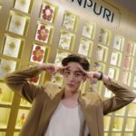 Thanapob Leeratanakachorn Instagram - PAÑPURI ชวนเติมสีสันให้กับเทศกาลแห่งความสุขไปกับ PAÑPURI Holiday 2024: Harmony Wonderland Pop-Up ณ Central World โซน Beacon ชั้น 1 วันนี้ - 30 พฤศจิกายนนี้ พบกิจกรรมมากมายและคอลเล็กชันของขวัญลิมิเต็ด อิดิชัน มาพร้อมไฮไลท์ Shape of Harmony Interactive Room สัมผัสสีสันและลวดลาย Geometry และดื่มด่ำชาไทยสุดพรีเมียมที่รังสรรค์โดย KARUN #PANPURI #PANPURIHolidays #ShapeofHarmony