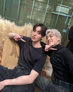 Thanapob Leeratanakachorn Instagram - 🤷🤷