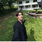Thanapob Leeratanakachorn Instagram - มุมไหนก็ถ่ายสวย @oppo 💚⁣ ⁣ OPPO Find N3 Flip สุดยอดสมาร์ตโฟนจอพับระดับแฟลกชิปที่ยกระดับไปอีกขั้น เก็บภาพชัดทุกโมเมนต์สำคัญ ทั้งเทเลโฟโต้หรือพอร์ตเทรต ด้วย Triple Camera ที่ร่วมมือกับ Hasselblad ⁣ ⁣ กล้องสวยขนาดนี้ ต้องไปลองกันนะครับทุกคน! ⁣ #FlipNStyle⁣ #OPPOFindN3Flip