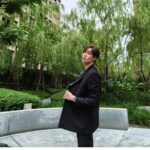 Thanapob Leeratanakachorn Instagram - มุมไหนก็ถ่ายสวย @oppo 💚⁣ ⁣ OPPO Find N3 Flip สุดยอดสมาร์ตโฟนจอพับระดับแฟลกชิปที่ยกระดับไปอีกขั้น เก็บภาพชัดทุกโมเมนต์สำคัญ ทั้งเทเลโฟโต้หรือพอร์ตเทรต ด้วย Triple Camera ที่ร่วมมือกับ Hasselblad ⁣ ⁣ กล้องสวยขนาดนี้ ต้องไปลองกันนะครับทุกคน! ⁣ #FlipNStyle⁣ #OPPOFindN3Flip
