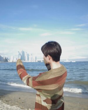 Thanapob Leeratanakachorn Instagram - 🌊🌤️ไปเดินเตะคลื่นทะเลด้วยกัน