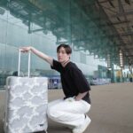 Thanapob Leeratanakachorn Instagram - My fav fellow traveller🫶🦊🥰 #SamsoniteTH #SamsoniteMaisonKitsunéXThanapob #MaisonKitsunéXSamsoniteTH #CarryYourWanderlust