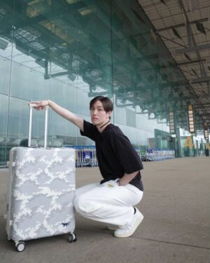 Thanapob Leeratanakachorn Instagram - My fav fellow traveller🫶🦊🥰

#SamsoniteTH
#SamsoniteMaisonKitsunéXThanapob
#MaisonKitsunéXSamsoniteTH
#CarryYourWanderlust