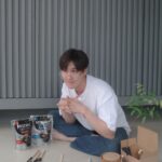 Thanapob Leeratanakachorn Instagram - 🌱☕️ มามะมาเจอกัน....⁣ ต่อชวนทุกคนมาฉลองวันกาแฟโลกกับเนสกาแฟ ในงาน NESCAFÉ Day ร่วมปลูกต้นไม้กับผม⁣ ในงาน NESCAFÉ Day ในวันที่ 28 กันยายนนี้ เวลา 14.00 - 15.00 น. ที่แฟชั่นฮออล์ สยามพารากอน มาสนุกกับกิจกรรมตลอดทั้งวัน ด้วยกันนนะครับ⁣ พร้อมลุ้นเป็นผู้โชคดีที่จะได้เข้าร่วมกิจกรรม Meet & Plant ปลูกต้นไม้ที่เป็นมิตรกับสวนกาแฟกับต่อ ด้วยการไปร่วมสนุกในเพจ Facebook: NESCAFÉ และอย่าลืมติดแฮชแท็ก #NESCAFEDAY2023 #ชงเนสกาแฟปลูกความยั่งยืน #NESCAFEMeet&Plant กันด้วยล่ะครับ⁣