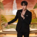 Thanapob Leeratanakachorn Instagram - 🖤🐆🥂 รู้สึกเป็นเกียรติมากครับที่ได้ร่วมงานฉลอง @cartier เปิดบูติก สาขา ดิ เอ็มโพเรียม สาขาที่ใหญ่ที่สุดในไทย ในฐานะ Friend of Maison ชายคนแรกของประเทศไทย บอกเลยว่าบูติกมีความน่าสนใจที่ดีไซน์ผสมผสานตัวตนของเมซง และวัฒนธรรมไทย ภายใต้แนวคิด ‘The Urban Oasis’ เหมือนกับยกป่าที่อุดมสมบูรณ์มาไว้กลางกรุง อย่าลืมแวะมาเยี่ยมชมกันนะครับ😘 #CartierThailand #CartierXThanapob