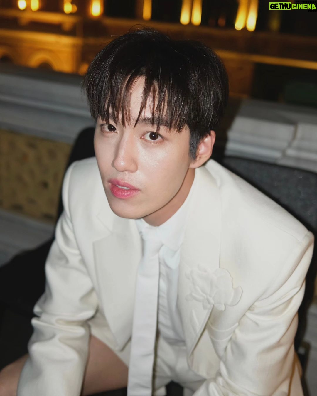 Thanapob Leeratanakachorn Instagram - A special night with @maisonvalentino #VALENTINOGARAVANI #ValentinoNarratives #ValentinoGaravaniAndPORTER