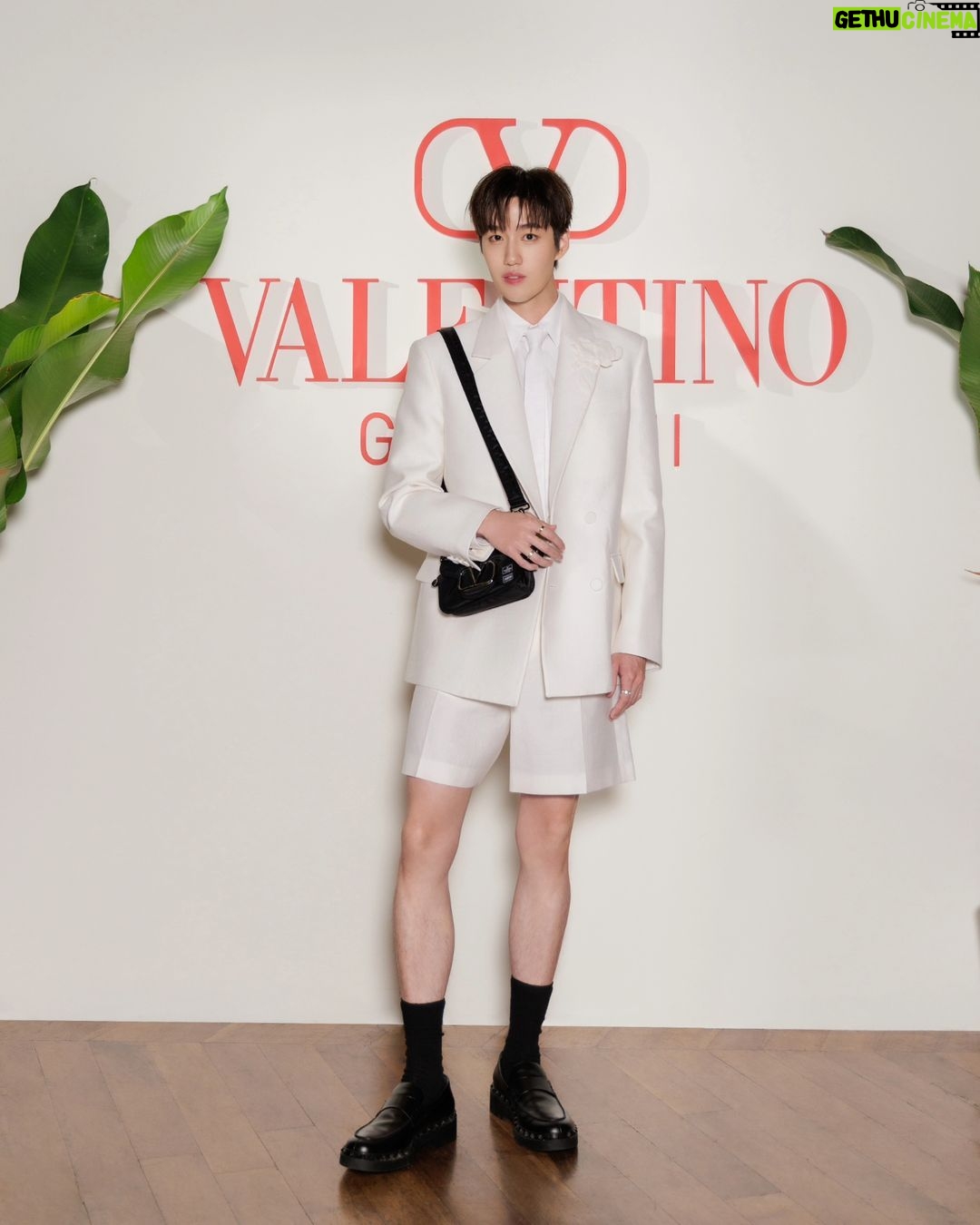 Thanapob Leeratanakachorn Instagram - A special night with @maisonvalentino #VALENTINOGARAVANI #ValentinoNarratives #ValentinoGaravaniAndPORTER