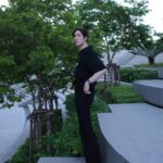 Thanapob Leeratanakachorn Instagram - 🖤วันนี้เรามีนัดกัน!!! ⁣ มาคลายร้อน มาฟินเเบบใกล้ชิดกับเราได้ที่งาน ⁣ "Black is Elegant carrier XInverter Plus"⁣ เเอร์สีดำต้องเเคเรียร์ ตามคอนเซ็ปต์ ⁣ Black and go with anything⁣ ⁣ อย่าลืมใส่ dress code สีดำ มาร่วมงานน้า⁣ 16 มีนาคม นี้ ที่ Fashion Hall, Siam Paragon⁣ ตั้งเเต่เวลา 14.30 น. เป็นต้นไป⁣ เจอกันน้าาาาาาา⁣ ⁣ #แอร์สีดำต้องแคเรียร์ #XInverterPLus #XisElegant #Carrierthailand⁣