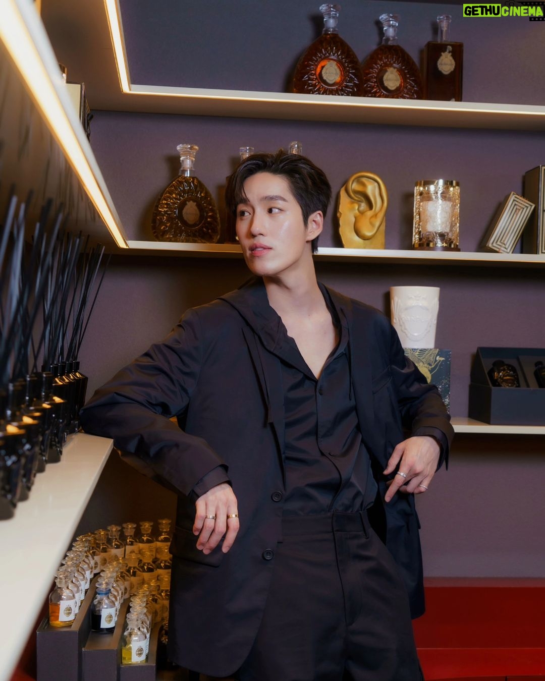 Thanapob Leeratanakachorn Instagram - Where Scents Speak, Souls Connect Discover PAÑPURI The Scent Club @panpuriofficial 💐🏵️🌹🌸🪻🌺🌞🌊 📍at Emquatier G.floor #PANPURI #AwakenYourSenses #PANPURISensorialBoutique