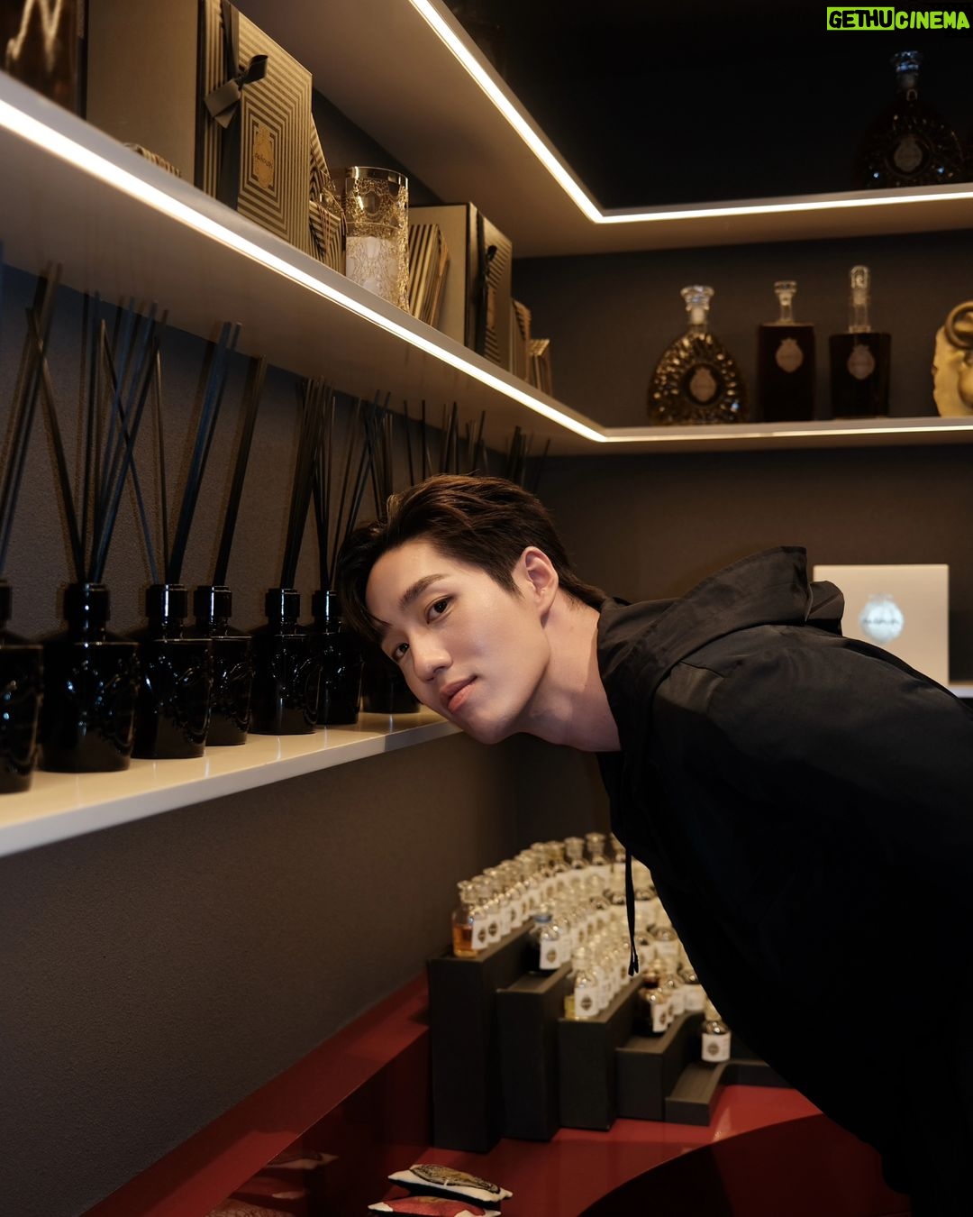 Thanapob Leeratanakachorn Instagram - Where Scents Speak, Souls Connect Discover PAÑPURI The Scent Club @panpuriofficial 💐🏵️🌹🌸🪻🌺🌞🌊 📍at Emquatier G.floor #PANPURI #AwakenYourSenses #PANPURISensorialBoutique