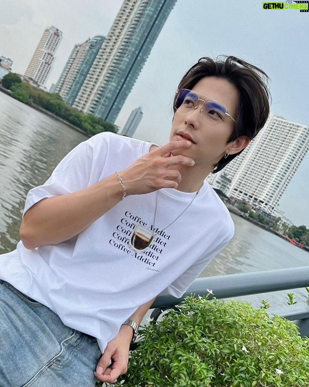 Thanat Lowkhunsombat Instagram - ☕️🤓