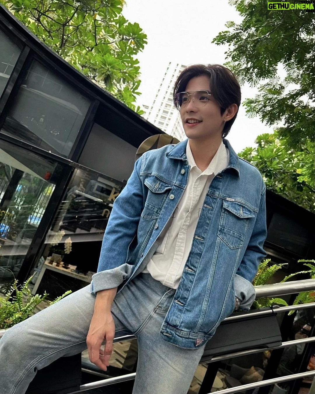 Thanat Lowkhunsombat Instagram - 🌈🤓