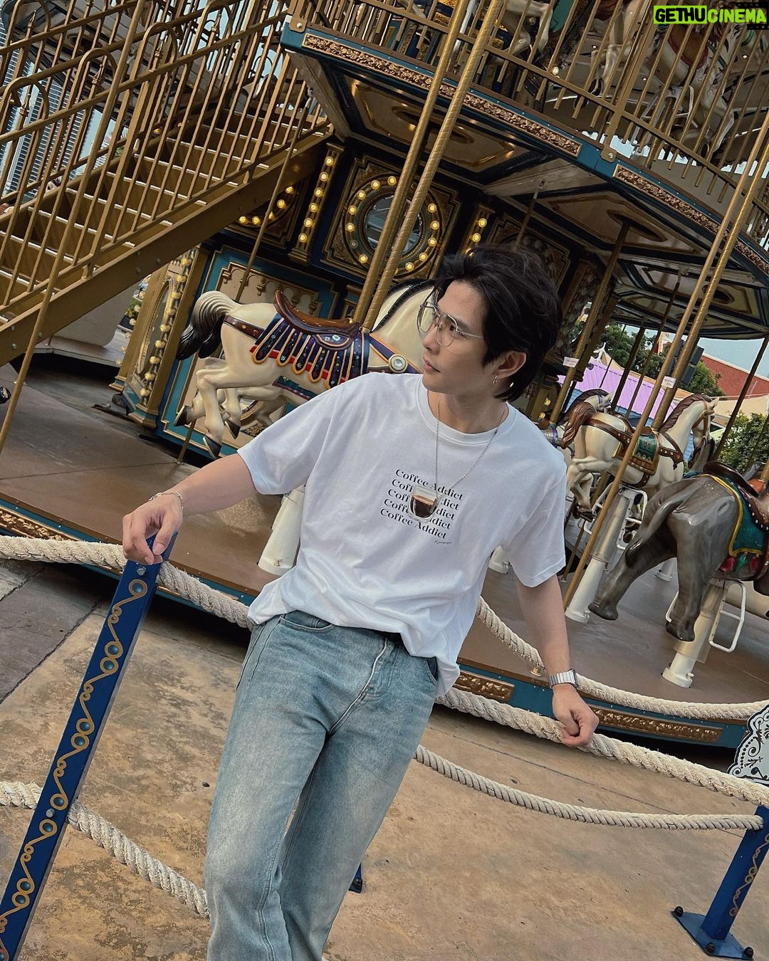 Thanat Lowkhunsombat Instagram - ☕️🎠
