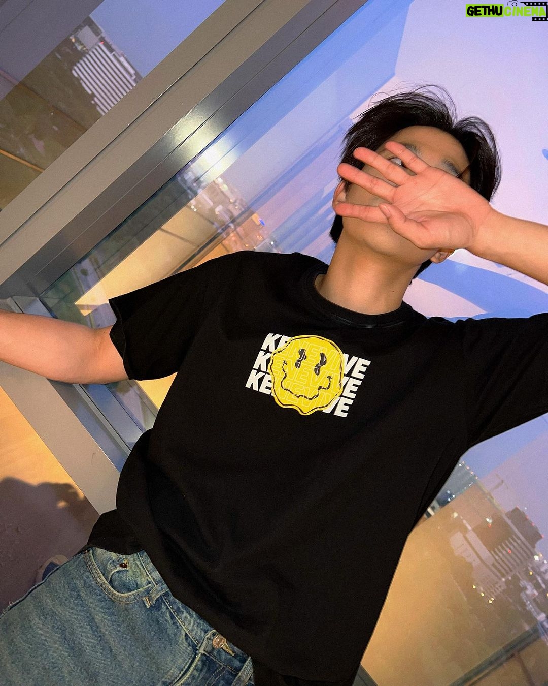 Thanat Lowkhunsombat Instagram - 🫣🫣