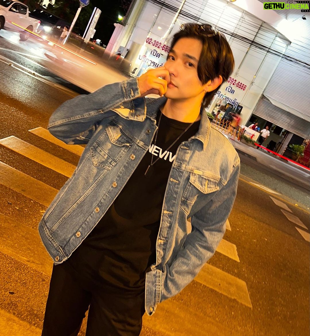 Thanat Lowkhunsombat Instagram - Vibes 🌙