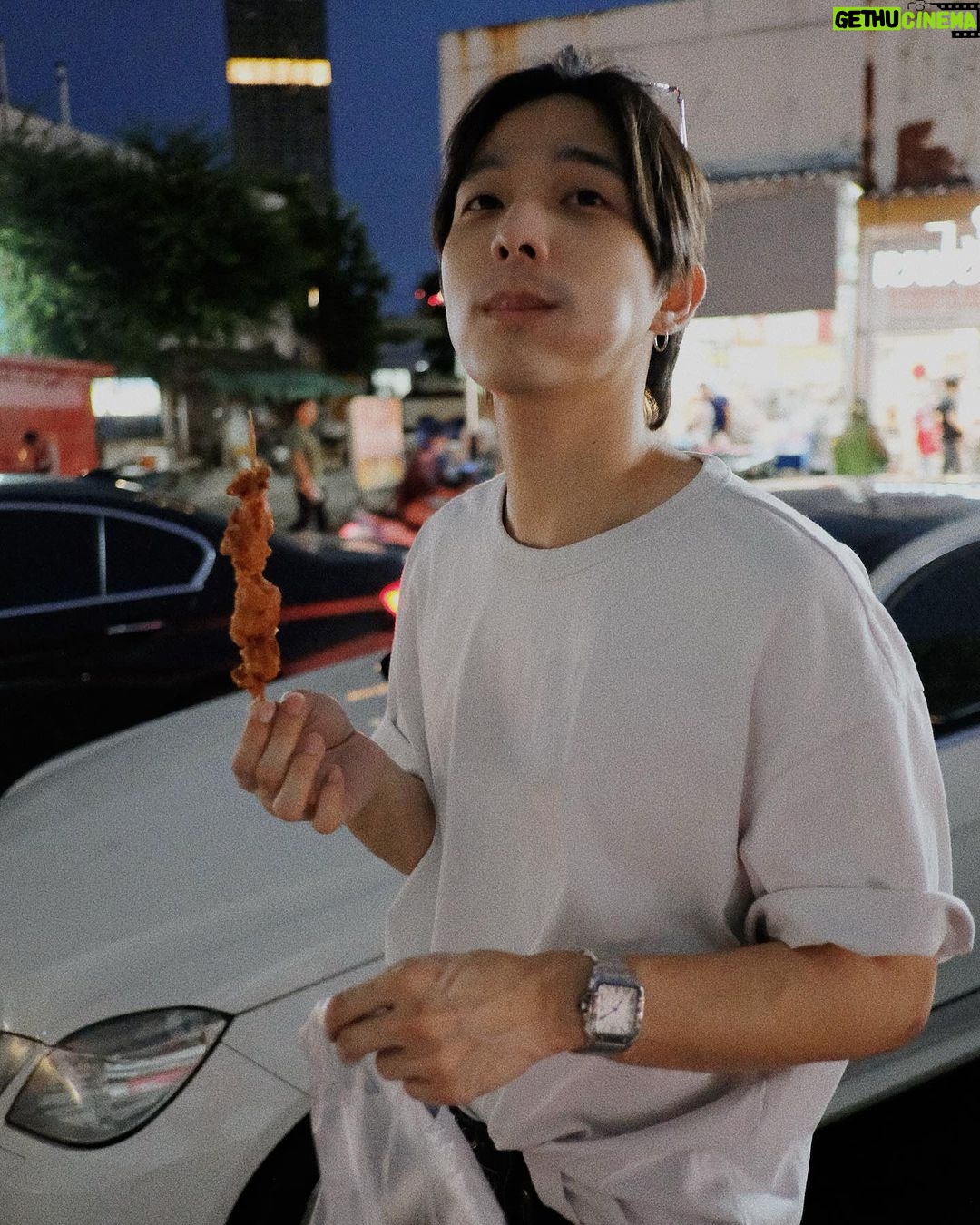 Thanat Lowkhunsombat Instagram - เคี้ยวตุ้ยๆ 🥴