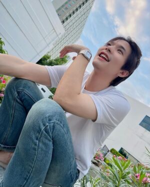 Thanat Lowkhunsombat Instagram - ยองยอง 🌞