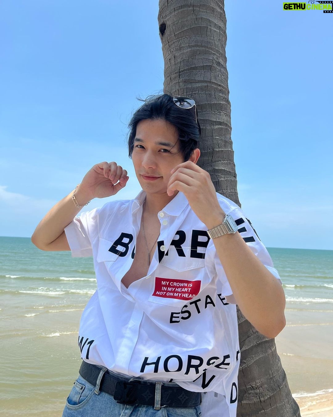 Thanat Lowkhunsombat Instagram - 🌴
