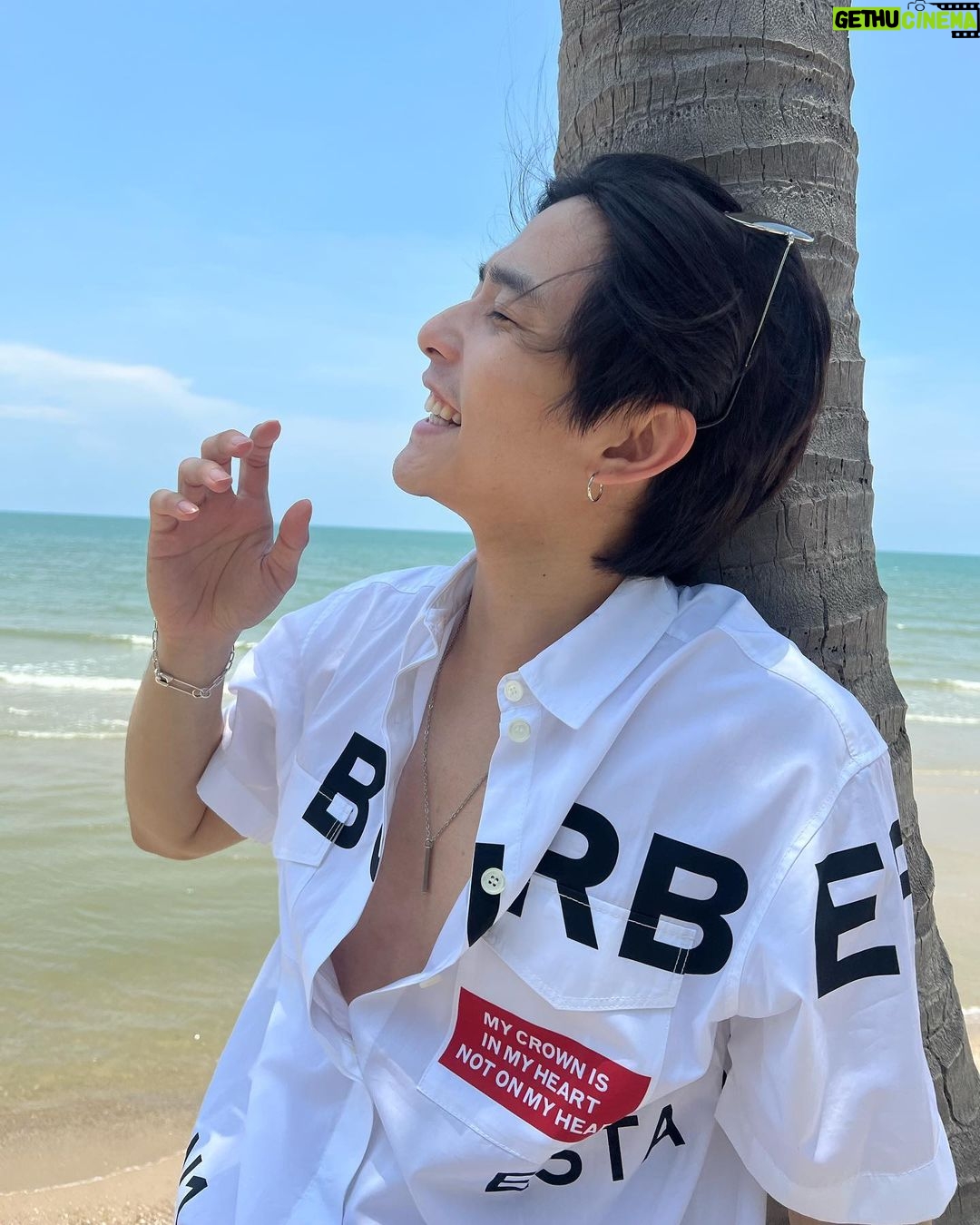 Thanat Lowkhunsombat Instagram - 🌴
