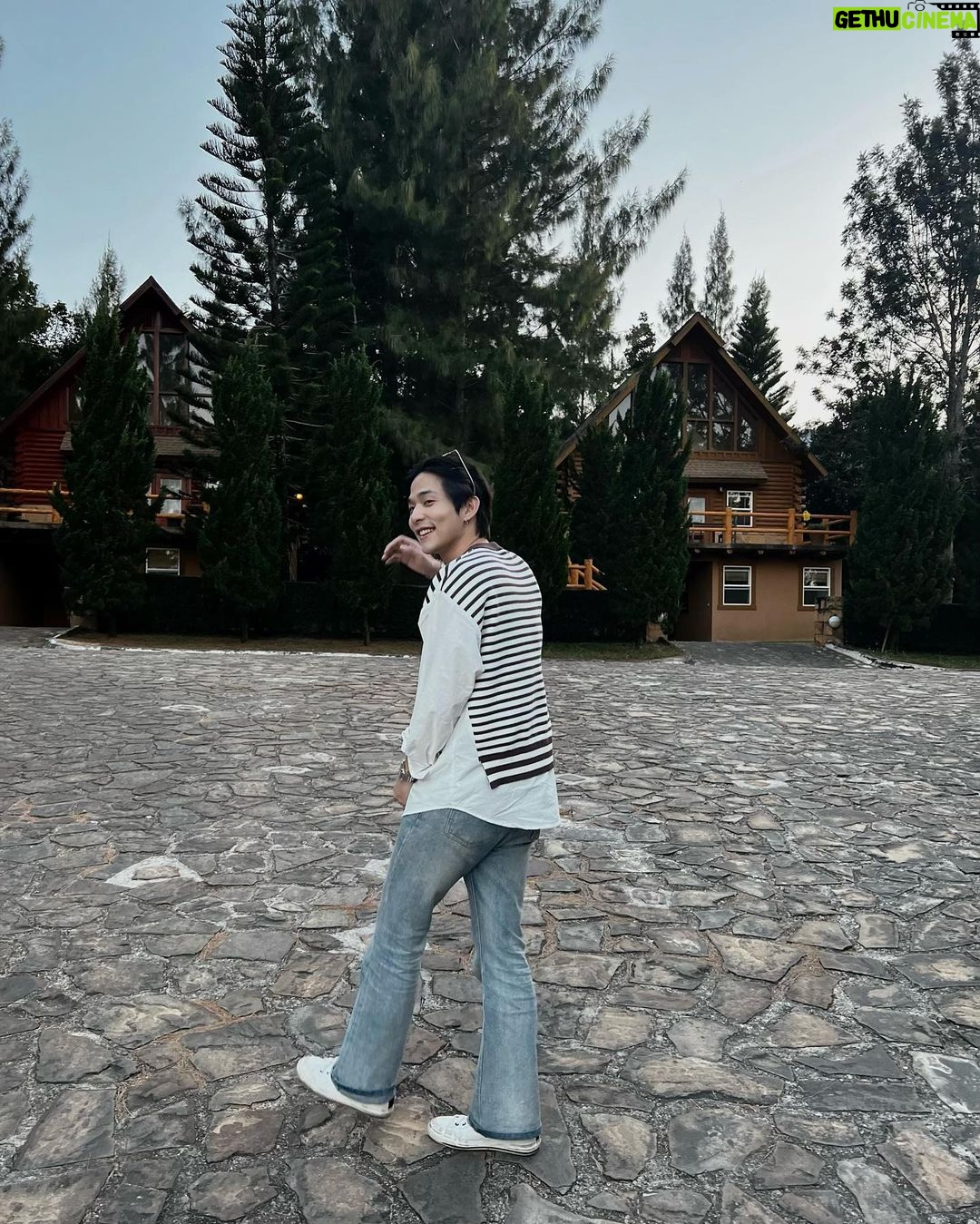 Thanat Lowkhunsombat Instagram - 🌲