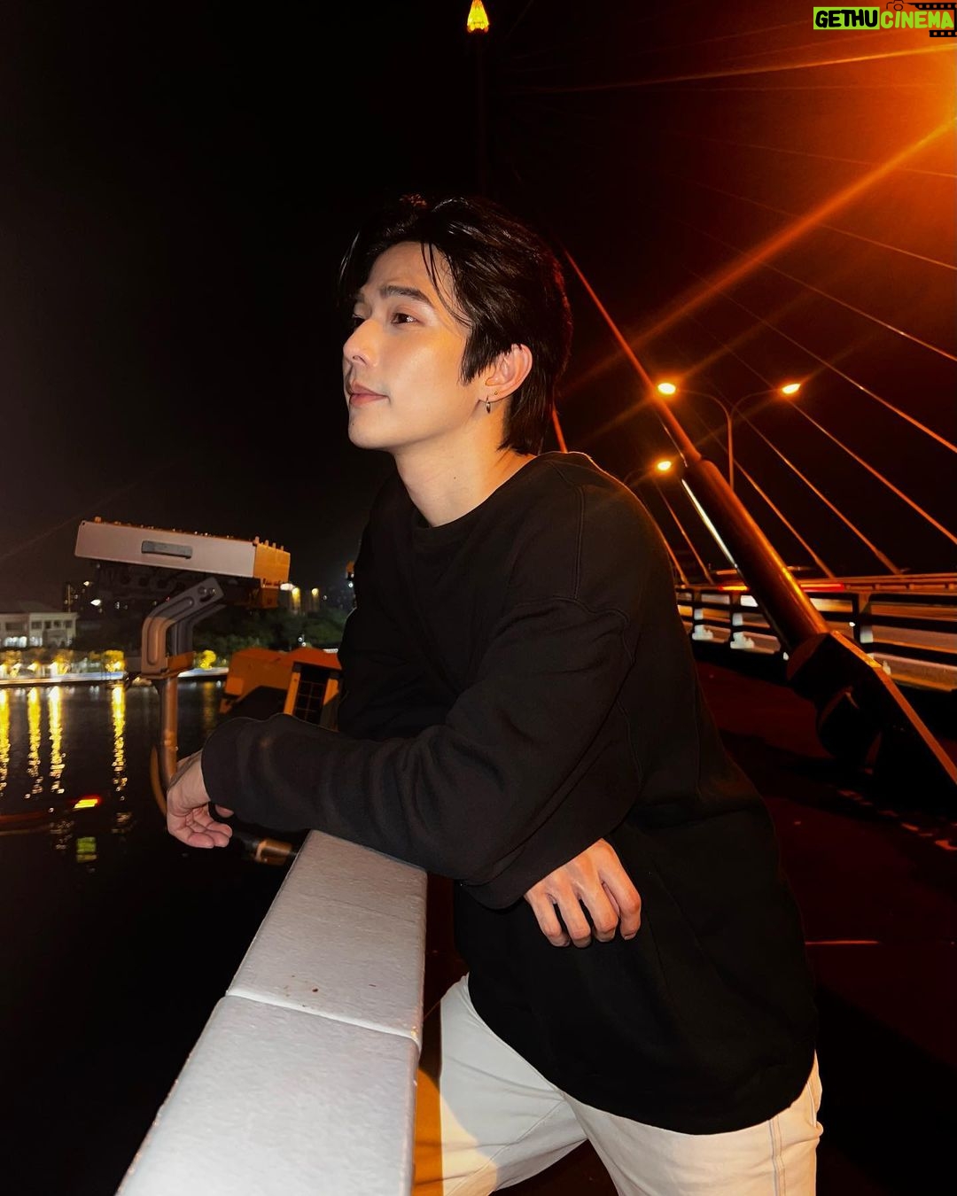 Thanat Lowkhunsombat Instagram - 🖤🤍