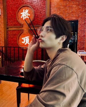 Thanat Lowkhunsombat Instagram - 🥢 🧧