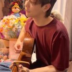 Thanat Lowkhunsombat Instagram – UNTIL I FOUND YOU 🎄🦜 #leeandhisguitars