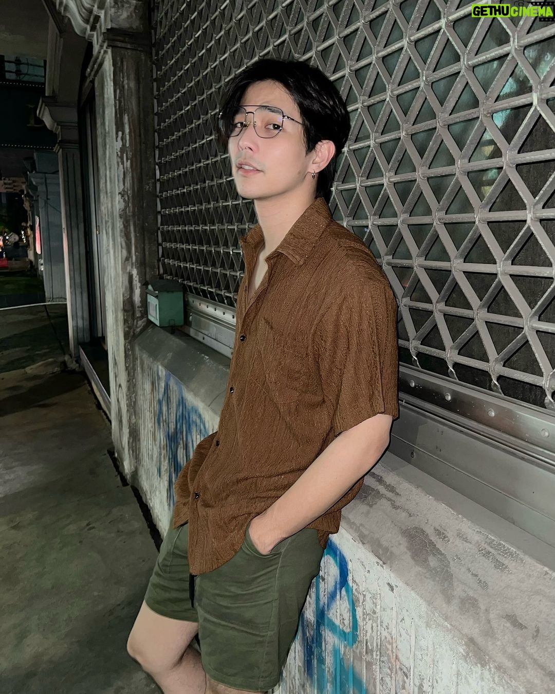Thanat Lowkhunsombat Instagram - 🤓🤎