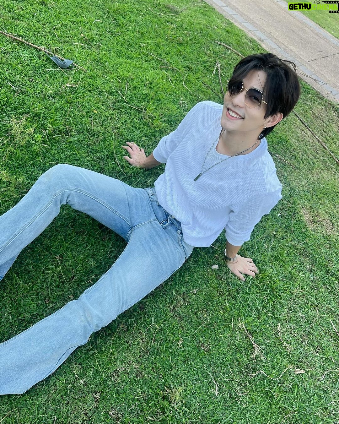 Thanat Lowkhunsombat Instagram - อากาศเย็นแล้วมั้ง ❄️