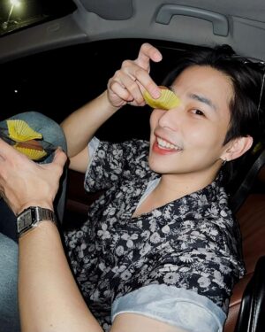 Thanat Lowkhunsombat Instagram - ง่ำ 😁