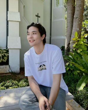 Thanat Lowkhunsombat Instagram - 🏠🌿