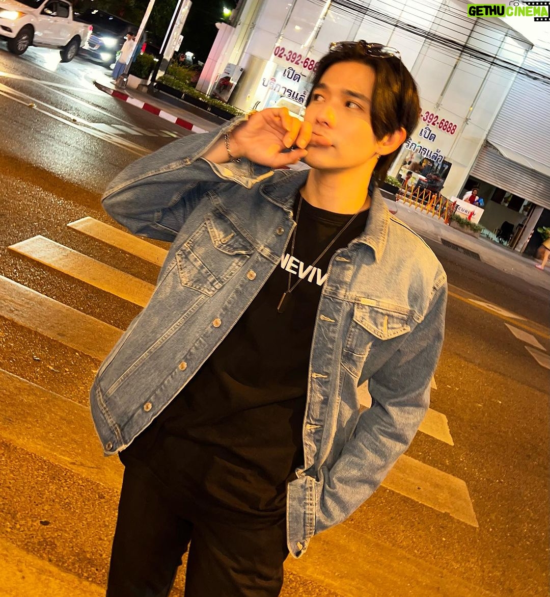 Thanat Lowkhunsombat Instagram - Vibes 🌙