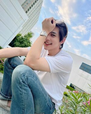 Thanat Lowkhunsombat Instagram - ยองยอง 🌞