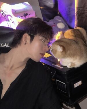 Thanatsaran Samthonglai Instagram - come to see my cat 🐱