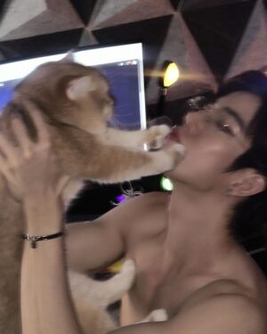 Thanatsaran Samthonglai Instagram - come to see my cat 🐱
