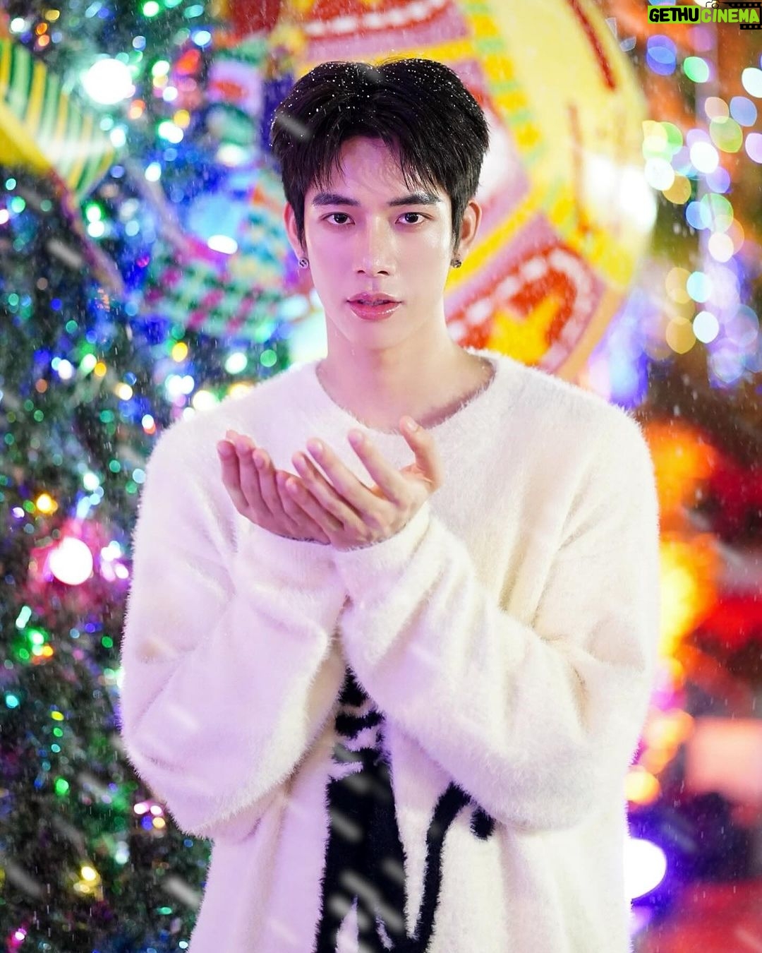 Thanatsaran Samthonglai Instagram - All I want for Christmas is you 🎅🏻🎄