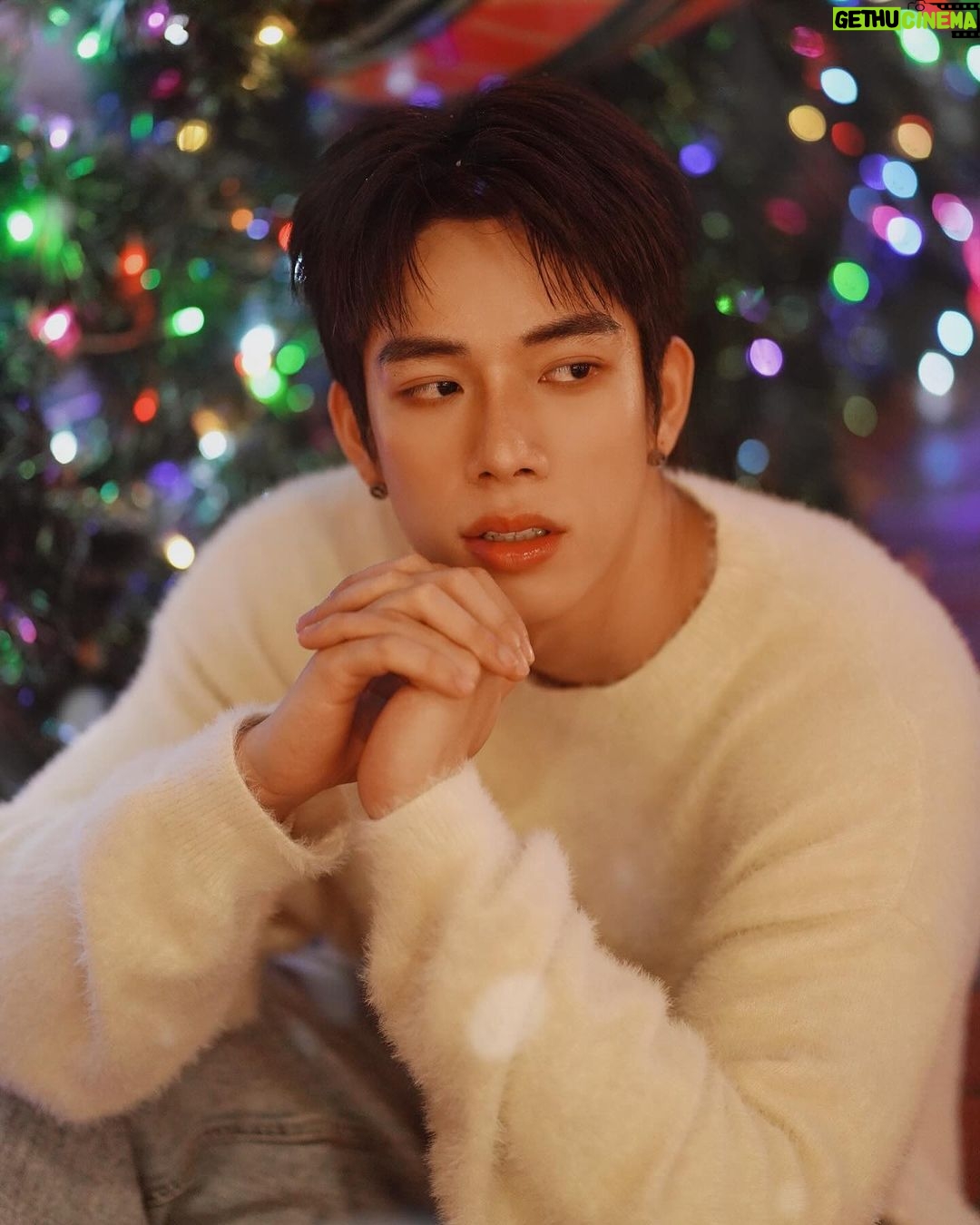 Thanatsaran Samthonglai Instagram - All I want for Christmas is you 🎅🏻🎄