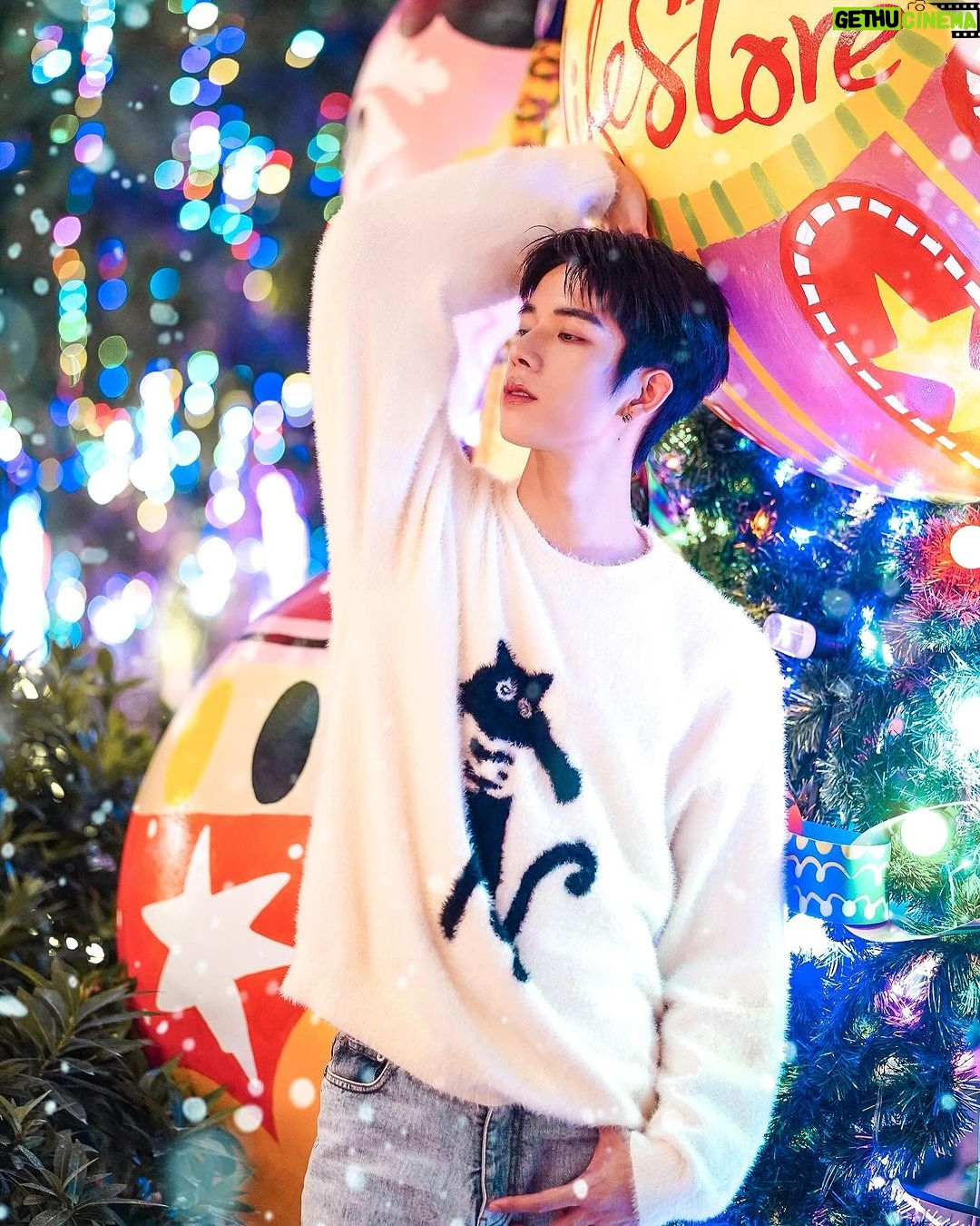 Thanatsaran Samthonglai Instagram - All I want for Christmas is you 🎅🏻🎄