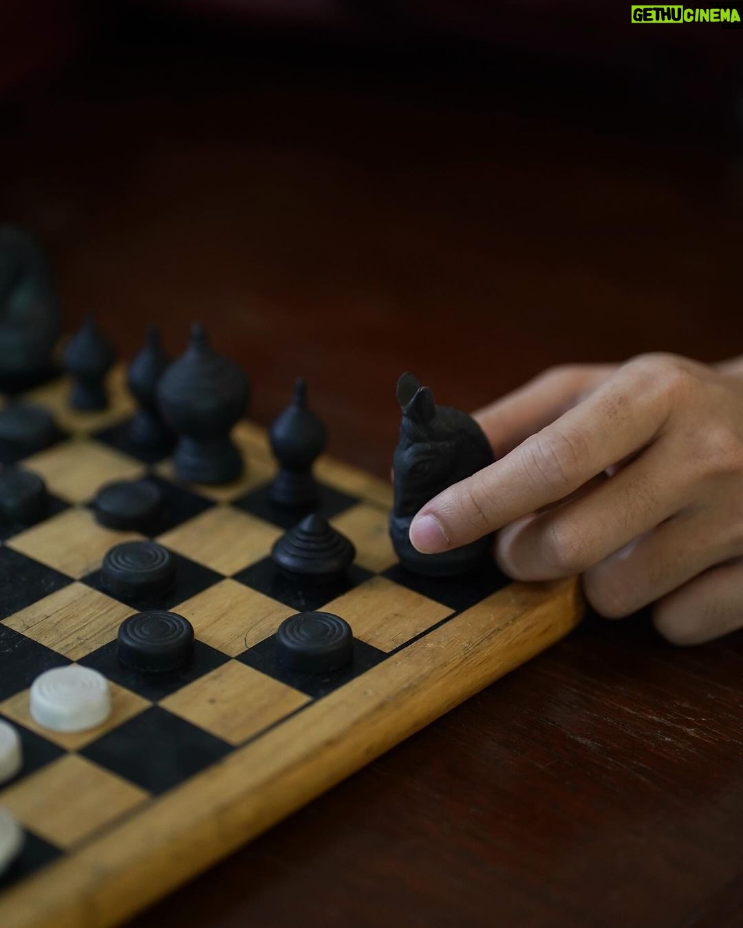 Thanatsaran Samthonglai Instagram - Play with me ? 🖤♟️