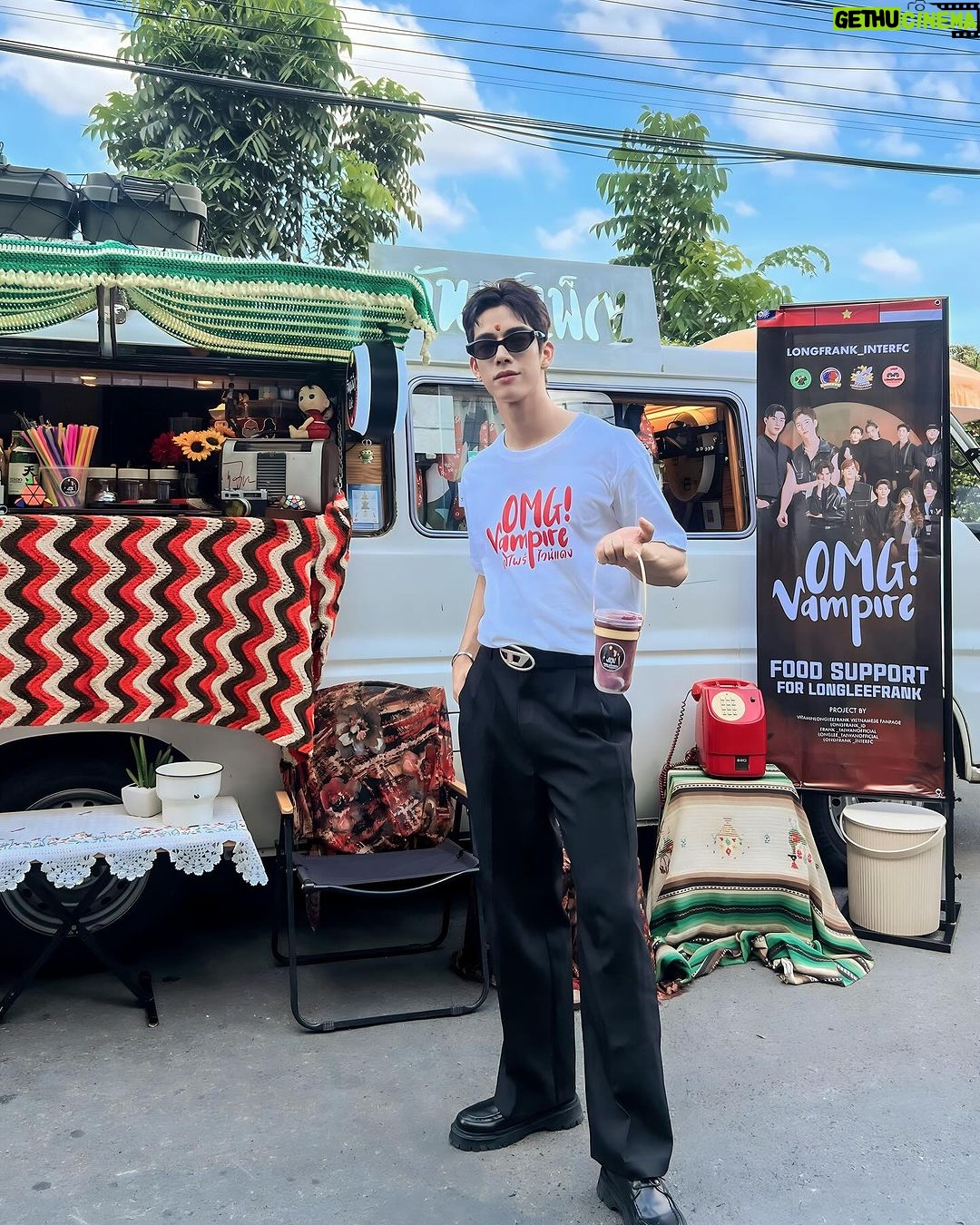 Thanatsaran Samthonglai Instagram - ผีส่วนใหญ่อ่ะน่ากลัว แต่ผีบางตัวก็น่ากิน 🧛🏻✨ #บวงสรวงOMGVAMPIRE