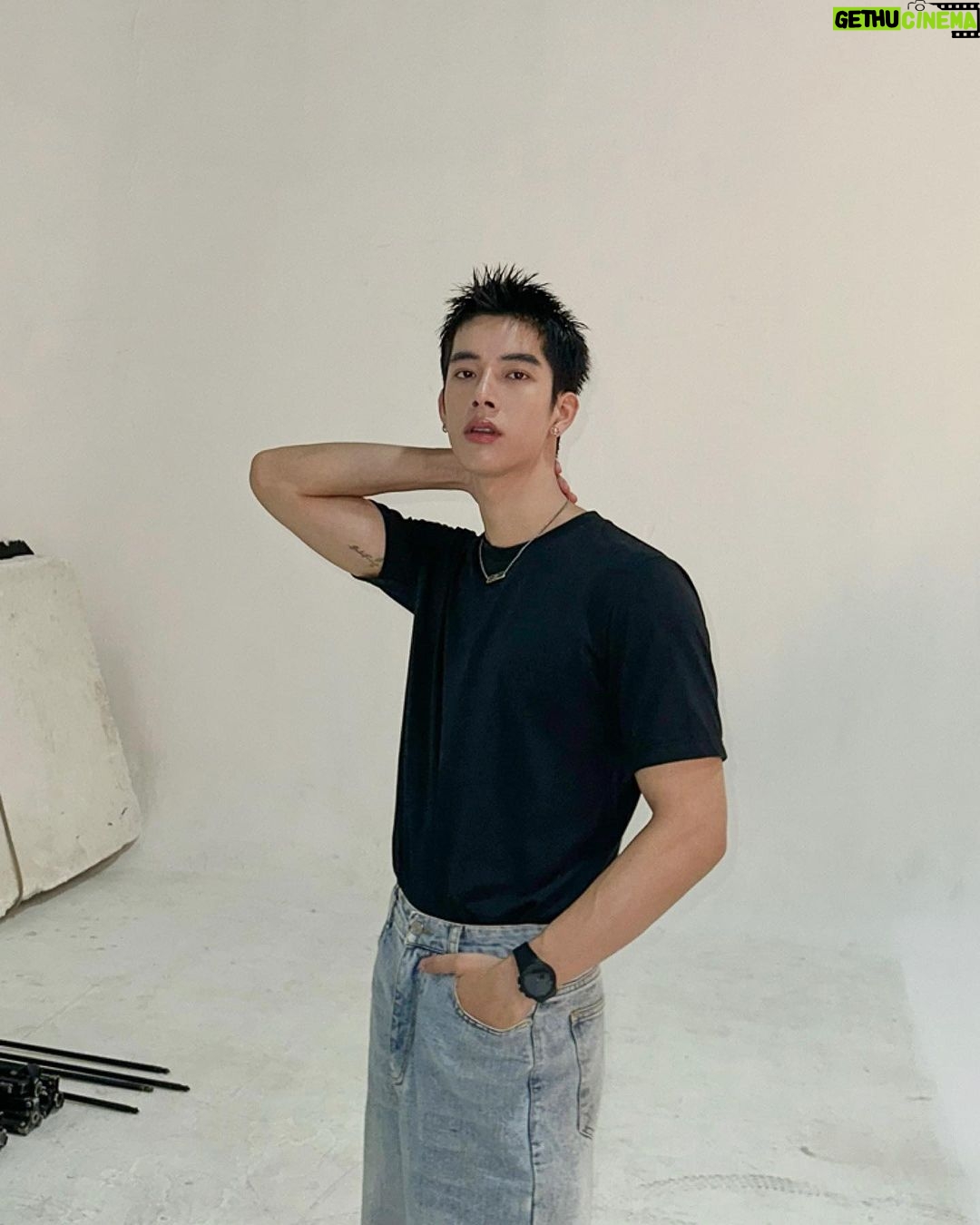 Thanatsaran Samthonglai Instagram - เกิดก่อนเป็นพี่ แล้วเกิดทีหลังนี่เป็นแฟนพี่ได้ป่าว .