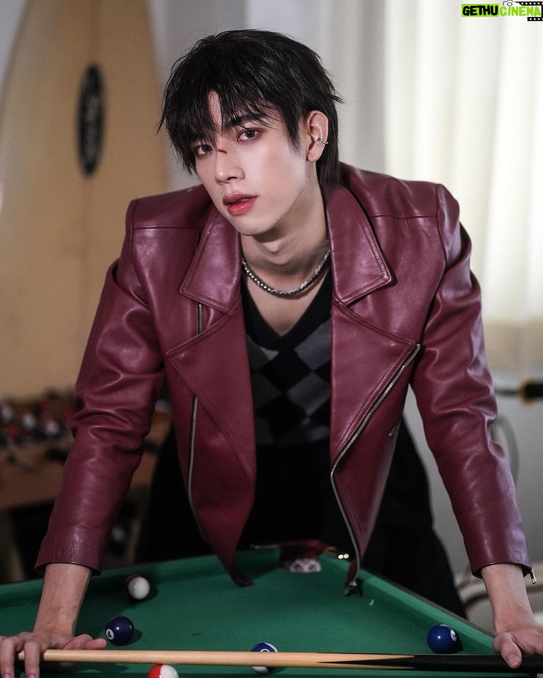 Thanatsaran Samthonglai Instagram - Play with me ? 🖤♟️