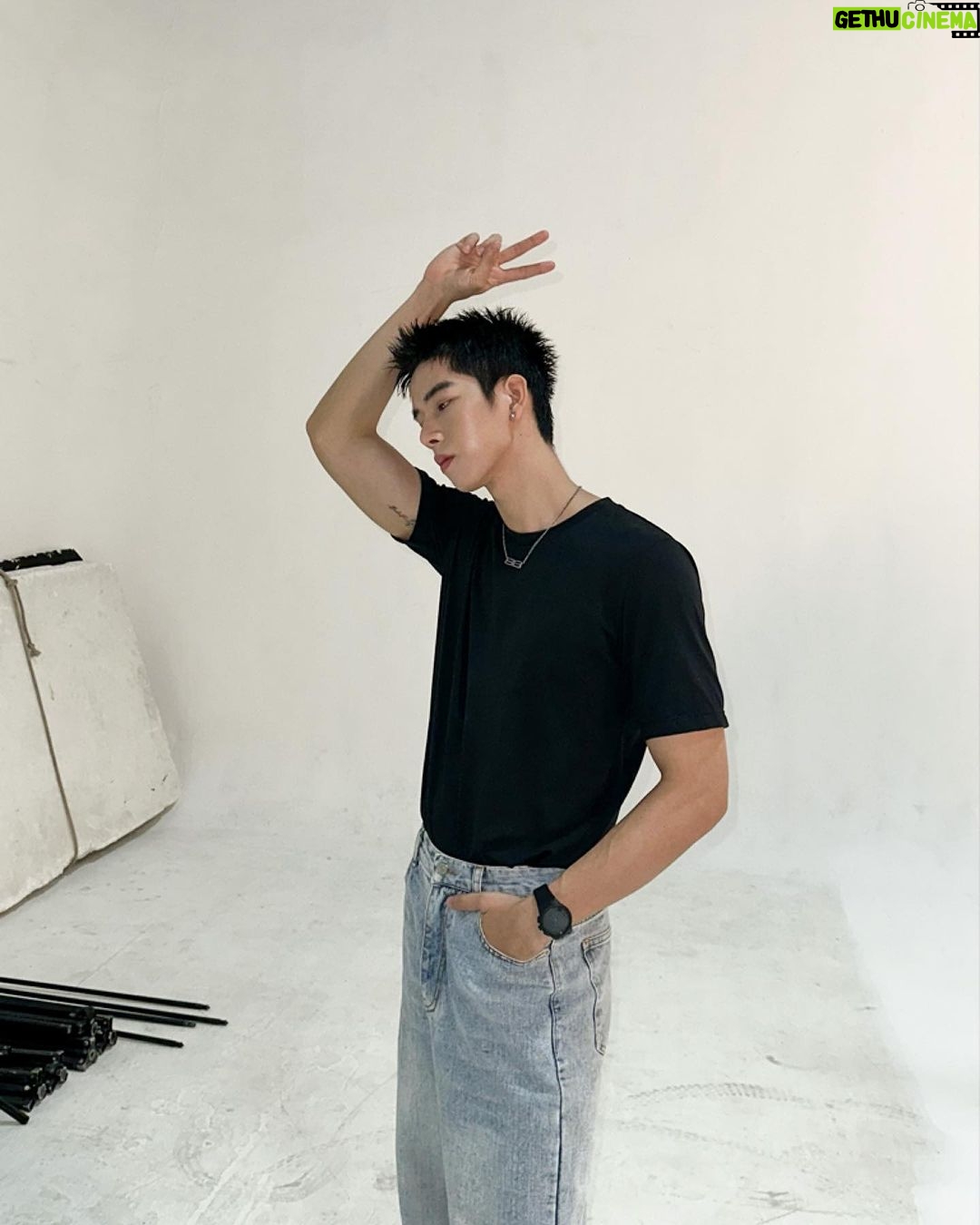 Thanatsaran Samthonglai Instagram - เกิดก่อนเป็นพี่ แล้วเกิดทีหลังนี่เป็นแฟนพี่ได้ป่าว .
