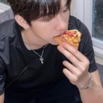 Thanatsaran Samthonglai Instagram - Pizza or me 🍕 ?