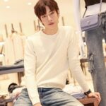 Thanatsaran Samthonglai Instagram - GUESS Shop ใหม่ที่ฟิวเจอร์พาร์ค รังสิต ชั้น G คอนเซ็ปร้านแบบใหม่ล่าสุดแห่งแรกของไทย ที่นี่มีโปรโมชั่นพิเศษช่วงเปิด Shop ใหม่ในเดือนนี้ ❤️ มาช้อปกันนะครับเบบี๋ @guess @guessthailandclub #LoveGUESSThailand