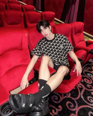 Thanatsaran Samthonglai Instagram - The trendy kick of this season! 🌻💚#MLBChunkySandal

#MLBThailand
#MLBcrewth
#mlbsandal